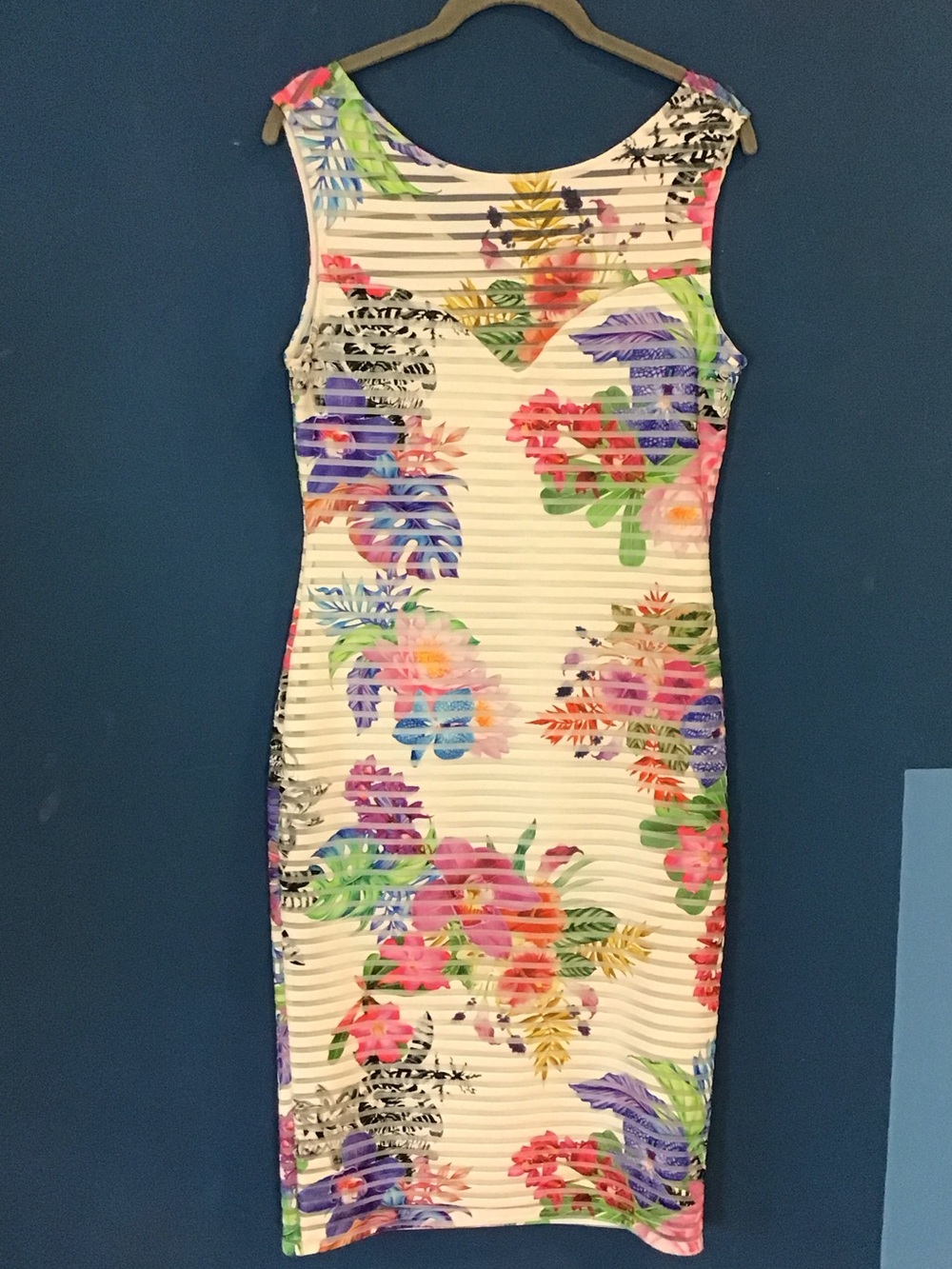 Sleeveless Floral Midi Sheath Dress in Multicolor